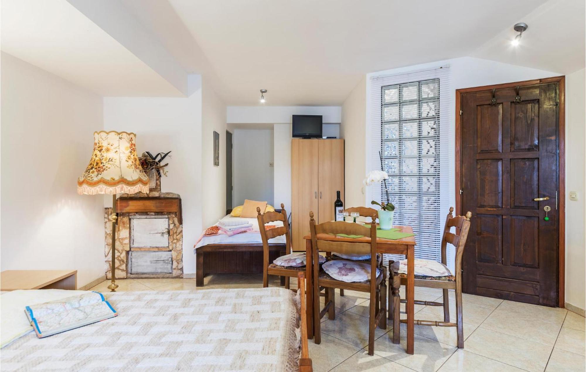 Awesome Studio In Pula With Wifi ภายนอก รูปภาพ