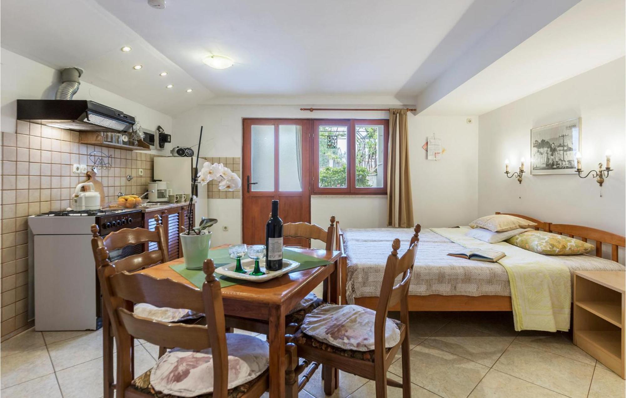 Awesome Studio In Pula With Wifi ภายนอก รูปภาพ